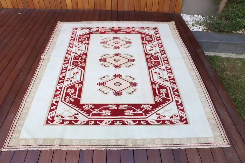 エレガントなベージュ&レッドラグ、5.6x6.8フィートの抽象的なデザイン