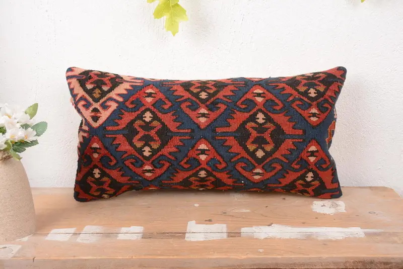 Rotes Leinen-Wurfkissen, 12x20 geometrisches Kissen mit bronzefarbenen Akzenten