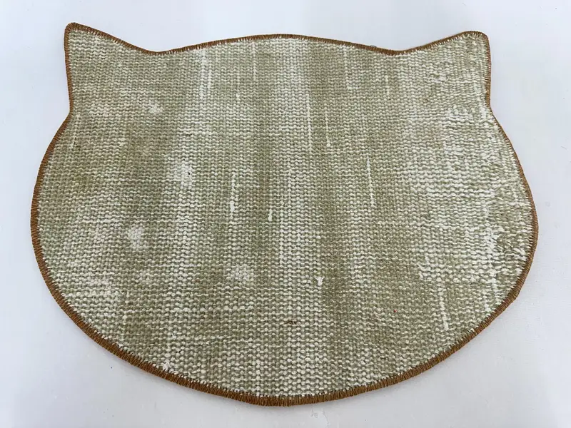 Artisan Kilim Cat Head Pet Pad, Unique Craftsmanship for Trendy Feline Retreats - 1