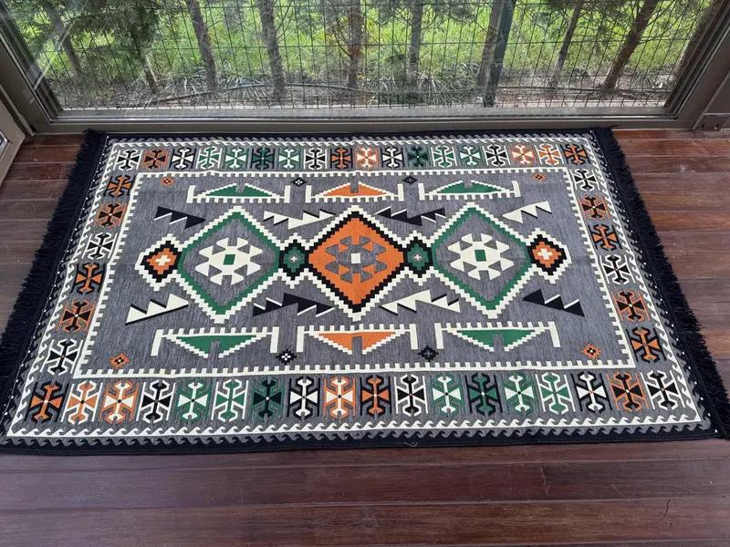 Gri kanepe, osmanlı zemin oturma, geleneksel zemin kanepe, u şeklindeki zemin yastığı, kesit zemin oturma, Kilim desen yastığı, ev dekorasyonu, - 9