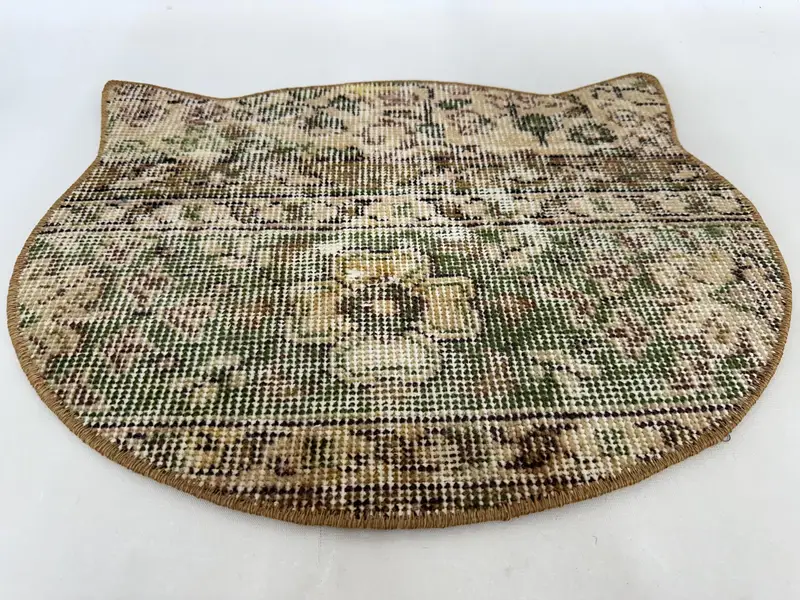 Playful Cat-Shaped Pet Mat, Eye-Catching Kilim Design for Stylish Pet Spaces - 2