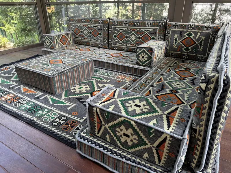 Gri kanepe, osmanlı zemin oturma, geleneksel zemin kanepe, u şeklindeki zemin yastığı, kesit zemin oturma, Kilim desen yastığı, ev dekorasyonu, - 10