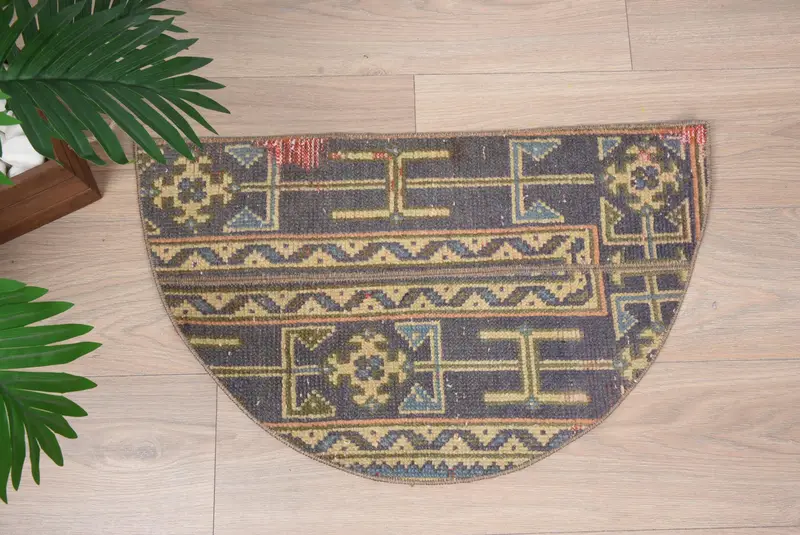 Yarım dairesel el yapımı Kilim paspas, vintage yarım yuvarlak halı, çevre dostu Türk giriş yolu, boho banyo halı, küçük uzay dekor aksanı - 9