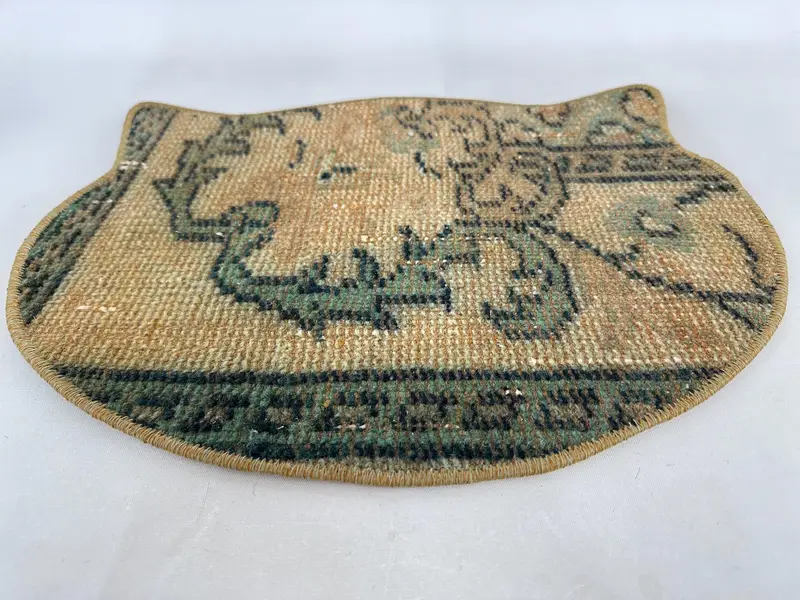 Charming Cat-Shaped Pet Pad, Colorful Vintage Kilim for Comfortable Cat Retreats - 2