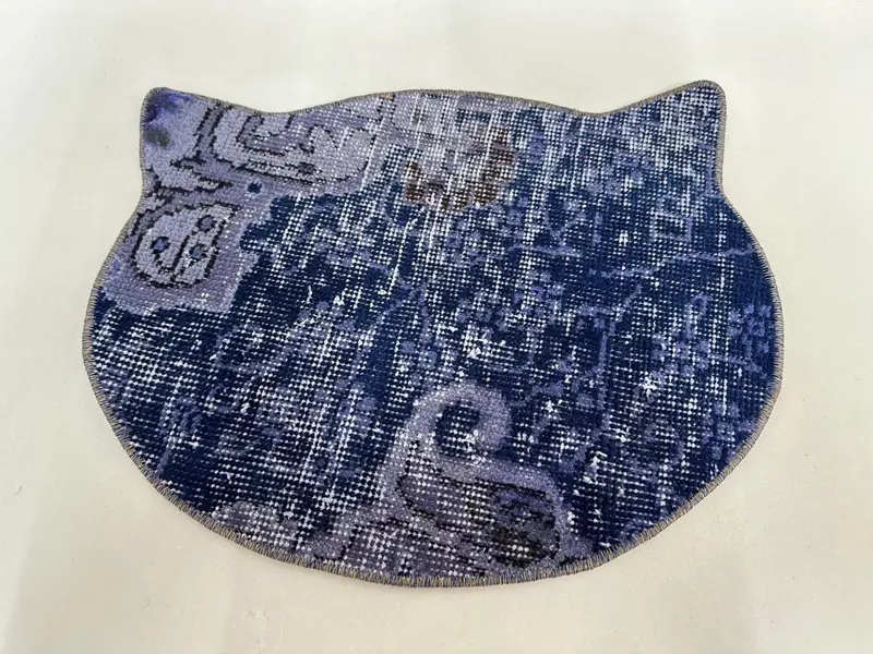 Cat-Shaped Kilim Pet Bed, Unique Home Decor Piece for Cats and Stylish Pet Lovers - 1