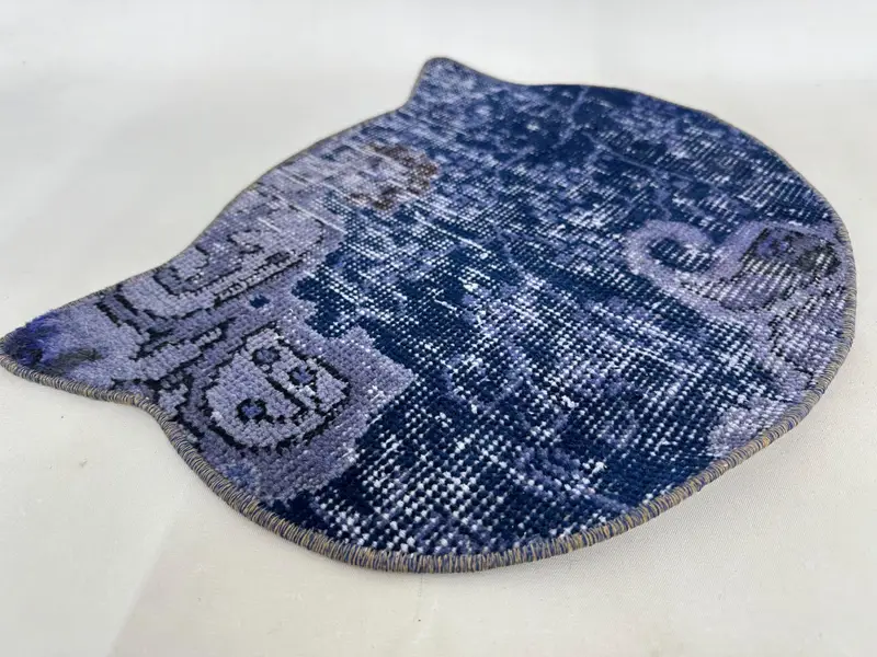 Cat-Shaped Kilim Pet Bed, Unique Home Decor Piece for Cats and Stylish Pet Lovers - 3