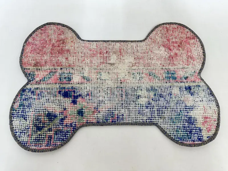 Small Bone-Shaped Pet Pad, Soft Eco-Friendly Design, Unique Kilim Fabric for Trendy Dogs and Cats, Comfortable and Cozy - 1