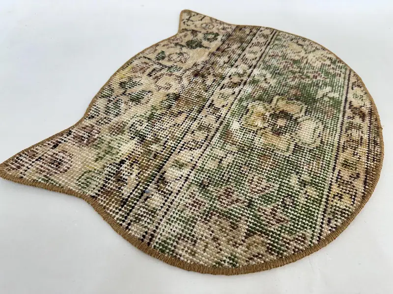 Playful Cat-Shaped Pet Mat, Eye-Catching Kilim Design for Stylish Pet Spaces - 3