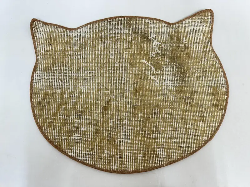 Cozy Cat-Shaped Pet Mat, Handmade with Love from Vintage Kilim for Comfort - 1
