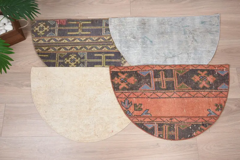 Yarım dairesel el yapımı Kilim paspas, vintage yarım yuvarlak halı, çevre dostu Türk giriş yolu, boho banyo halı, küçük uzay dekor aksanı - 1