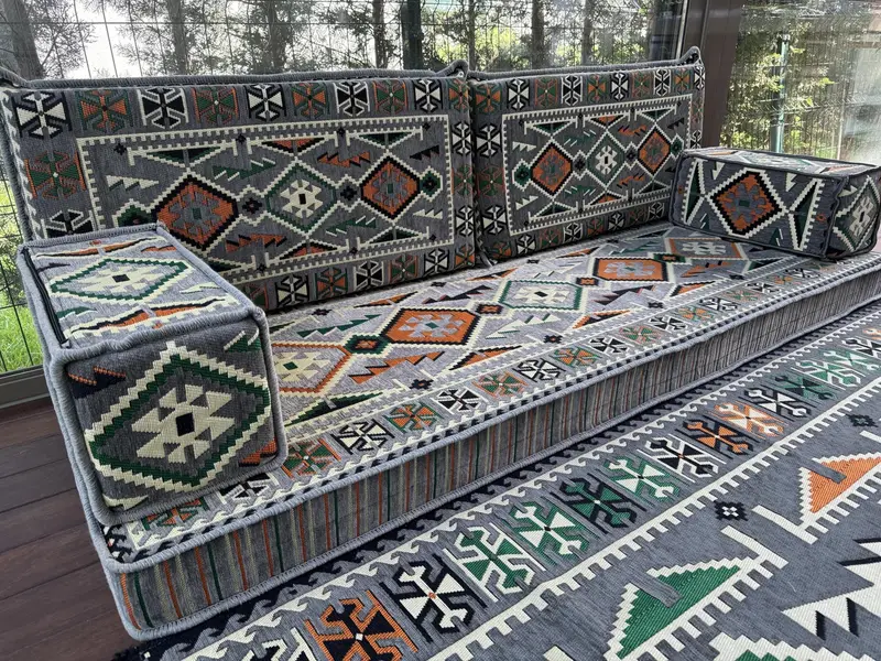 Gri kanepe, osmanlı zemin oturma, geleneksel zemin kanepe, u şeklindeki zemin yastığı, kesit zemin oturma, Kilim desen yastığı, ev dekorasyonu, - 6