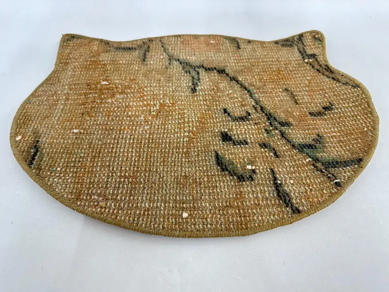 Sustainable Cat Head Pet Mat, Soft Vintage Kilim Design for Happy Cats - 2