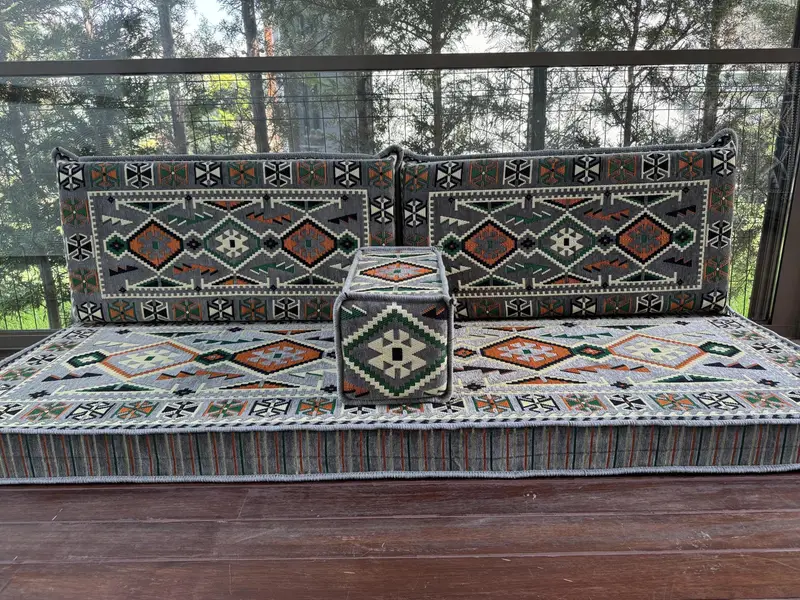 Gri kanepe, osmanlı zemin oturma, geleneksel zemin kanepe, u şeklindeki zemin yastığı, kesit zemin oturma, Kilim desen yastığı, ev dekorasyonu, - 5