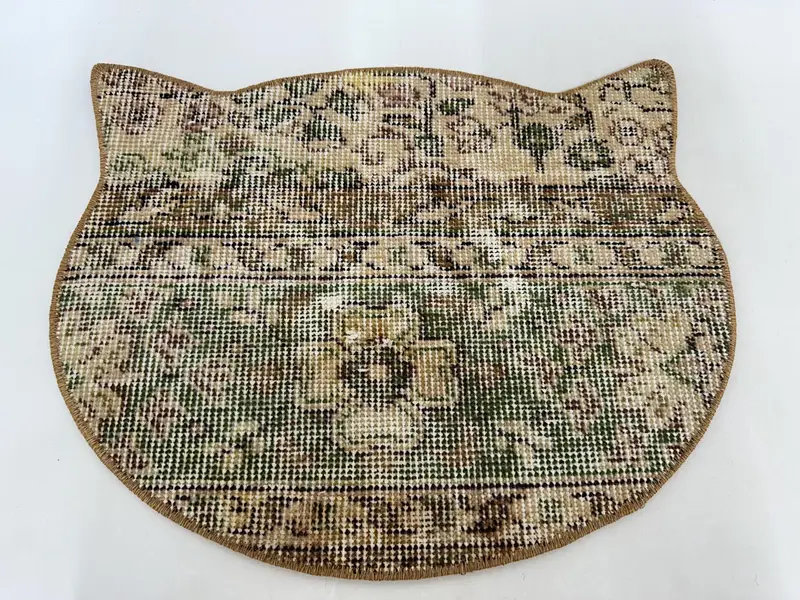 Playful Cat-Shaped Pet Mat, Eye-Catching Kilim Design for Stylish Pet Spaces - 1