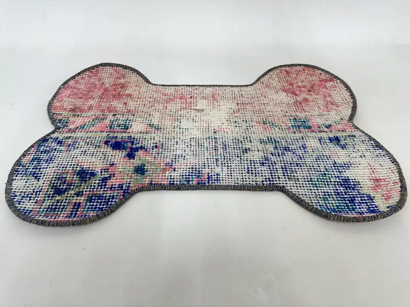 Small Bone-Shaped Pet Pad, Soft Eco-Friendly Design, Unique Kilim Fabric for Trendy Dogs and Cats, Comfortable and Cozy - 2