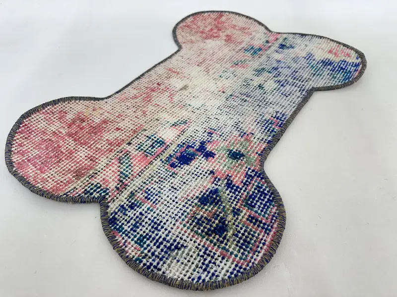 Small Bone-Shaped Pet Pad, Soft Eco-Friendly Design, Unique Kilim Fabric for Trendy Dogs and Cats, Comfortable and Cozy - 3