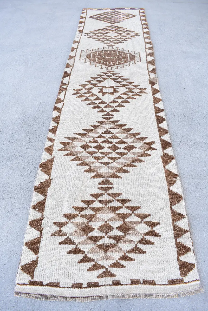 Türk Vintage Runner Halısı 2.7x11 ft, Beyaz Kahverengi Çiçekli Halı - 1