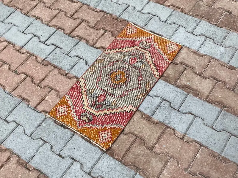 1,4x2,8 ft Halı, Turuncu Çiçek ve Geometrik Tasarım