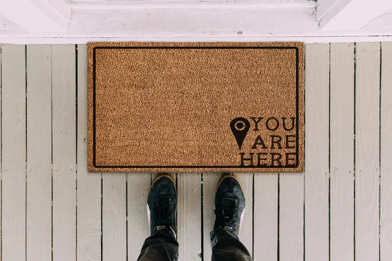 Eleganter bedruckter Teppich: Individuelle Fußmatte für die moderne Haustür