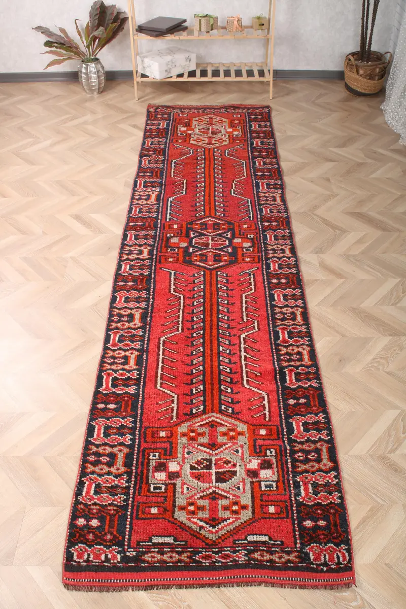 Alfombra Herki vintage 2,9x11,3 pies (88x345 cm), alfombra turca de plantas y árboles rojos - 1
