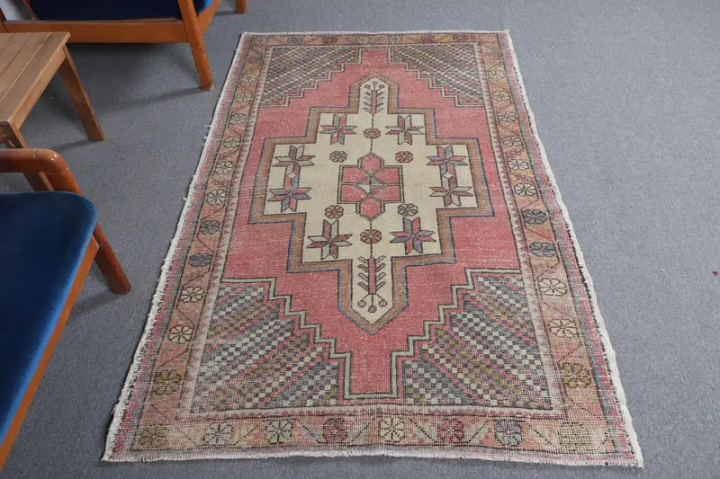 Kırmızı ve Yeşil Çizgili Halı, 4x6 ft Geometrik Tasarım