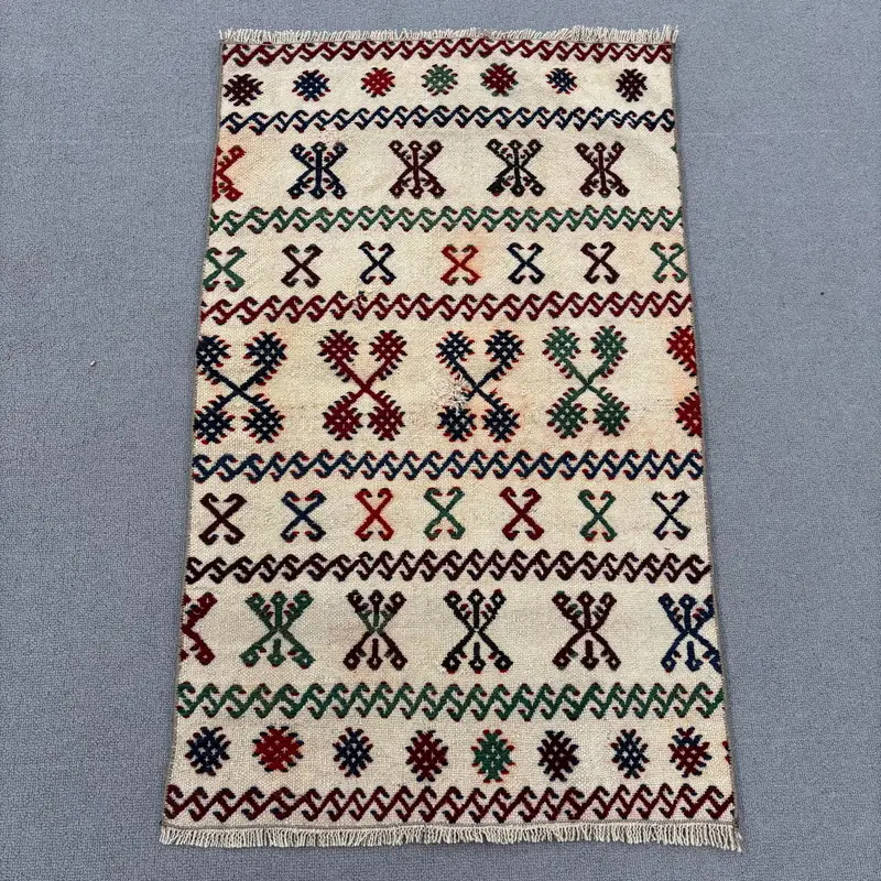 Elegant Beige Green Rug, 1.7x3 ft Floral and Paisley Design