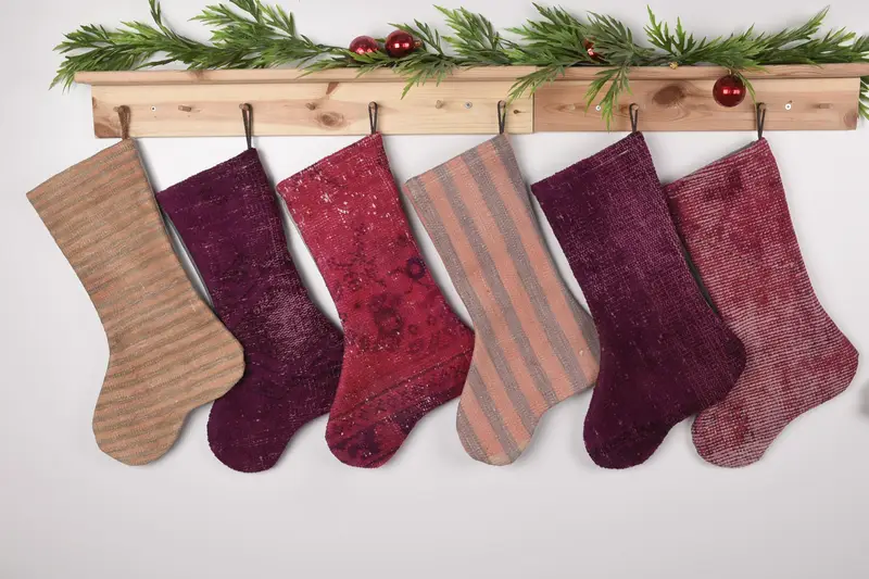 17 Zoll Beige Weihnachtsstrumpf mit braunen Ornamenten, festliche Weihnachtsdekoration