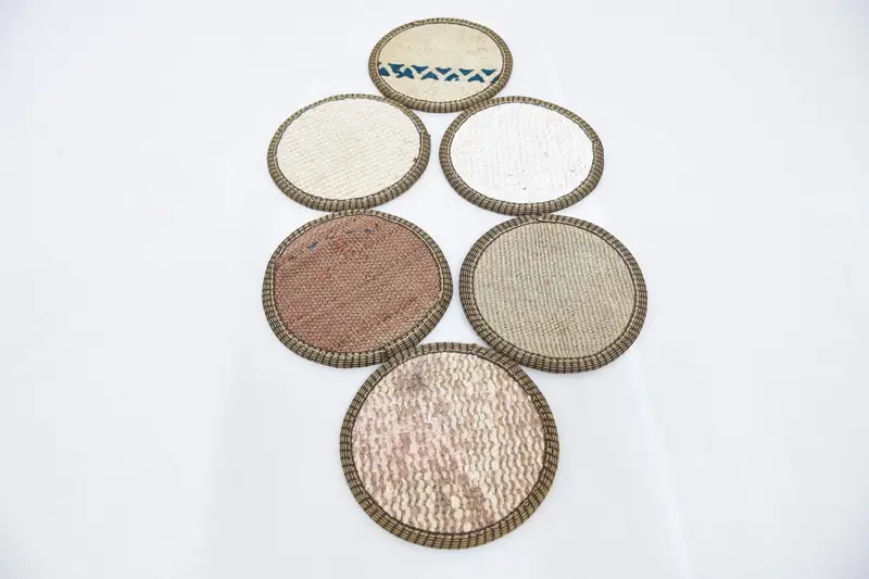 Zarif Beyaz ve Bej Çizgili Bardak Altlıkları, Premium Çay Pedleri