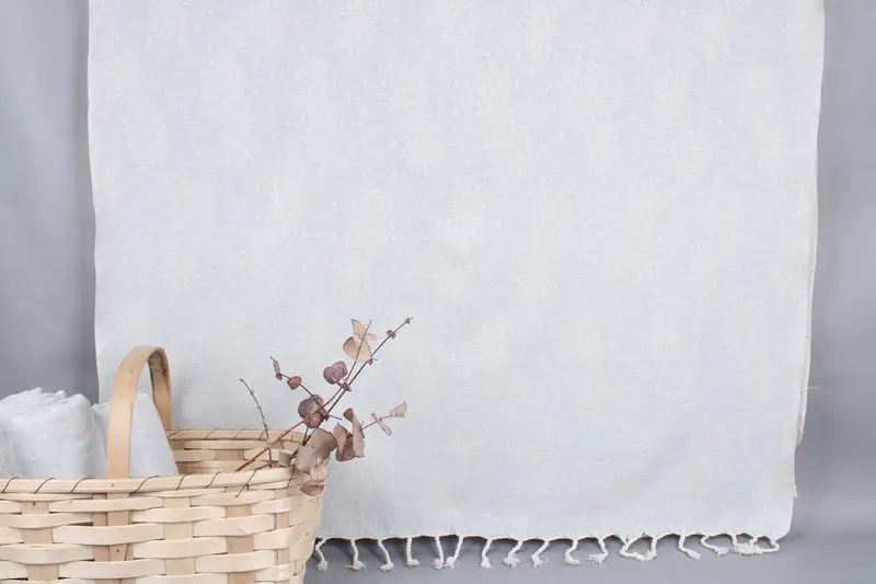 Light Gray Pineapple Patterned Towel, 40x79 Inches