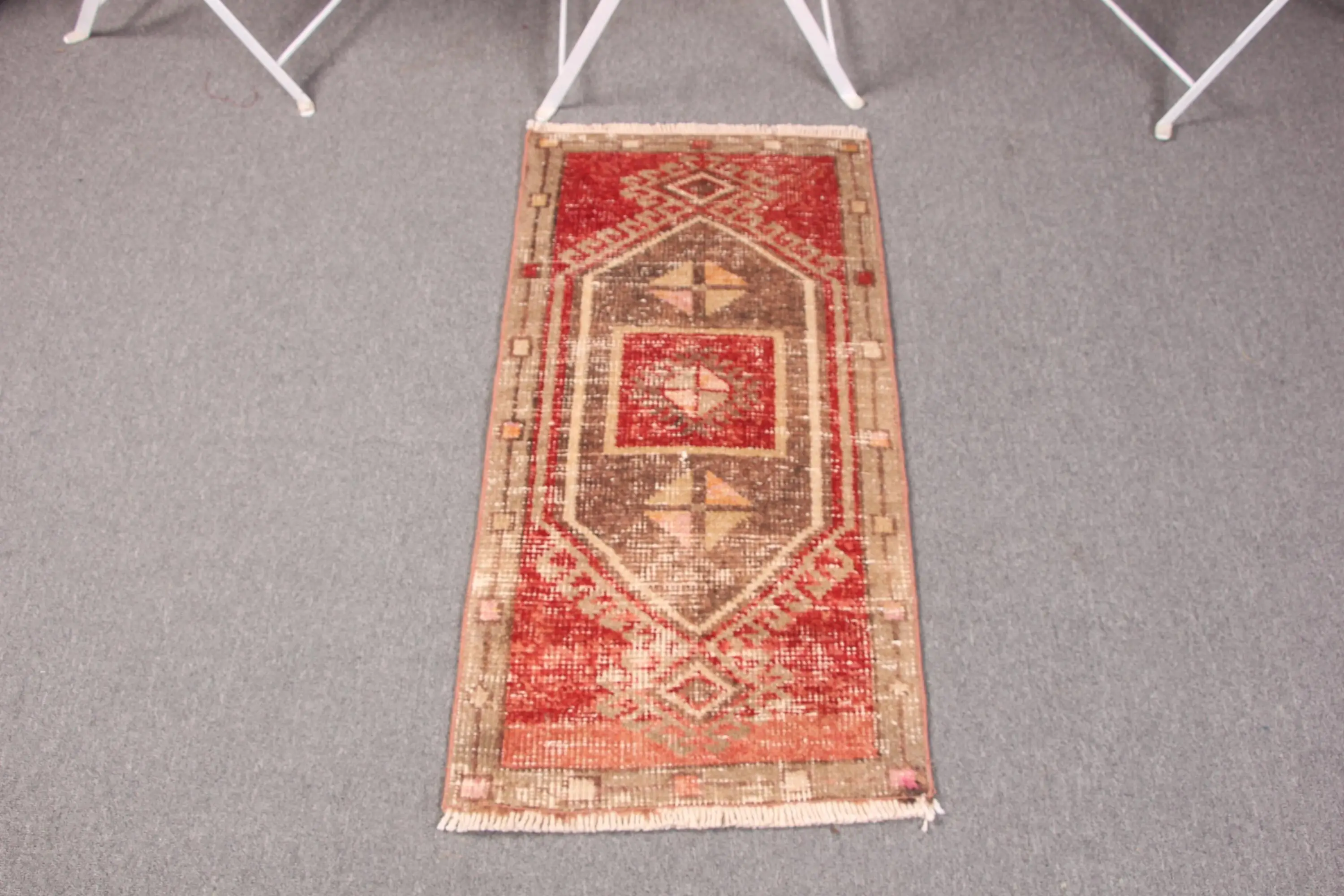 Vintage kleiner Teppich 1,5x3 ft (47x92 cm), türkischer roter orientalischer Wollteppich - 1