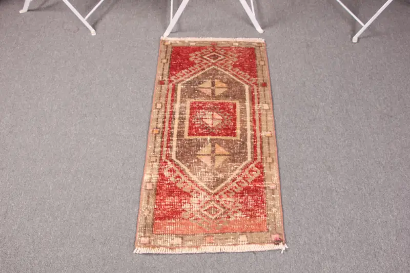 Red Oriental Rug, 1.5x3 ft Elegant Decor