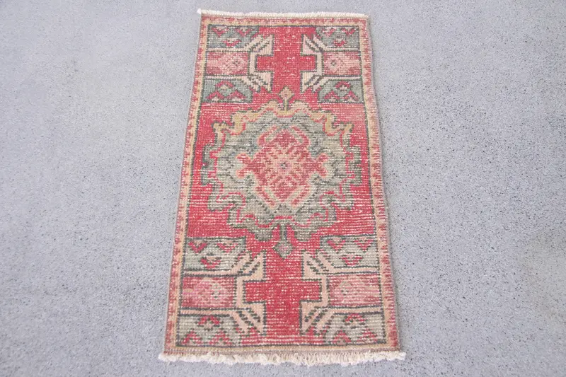 レッドオンブレラグ、1.4x2.8フィート、グリーンアクセント付き