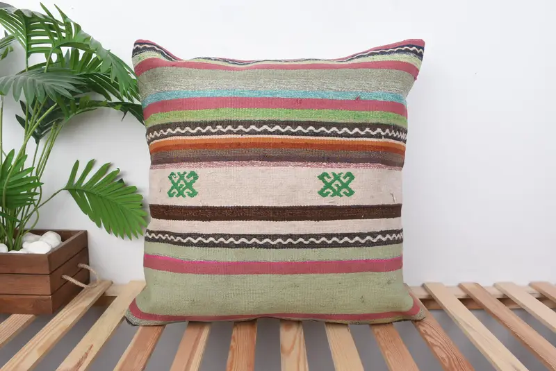 Handgefertigtes besticktes grünes und rosa Wurfkissen, Vintage gestreiftes Kissen