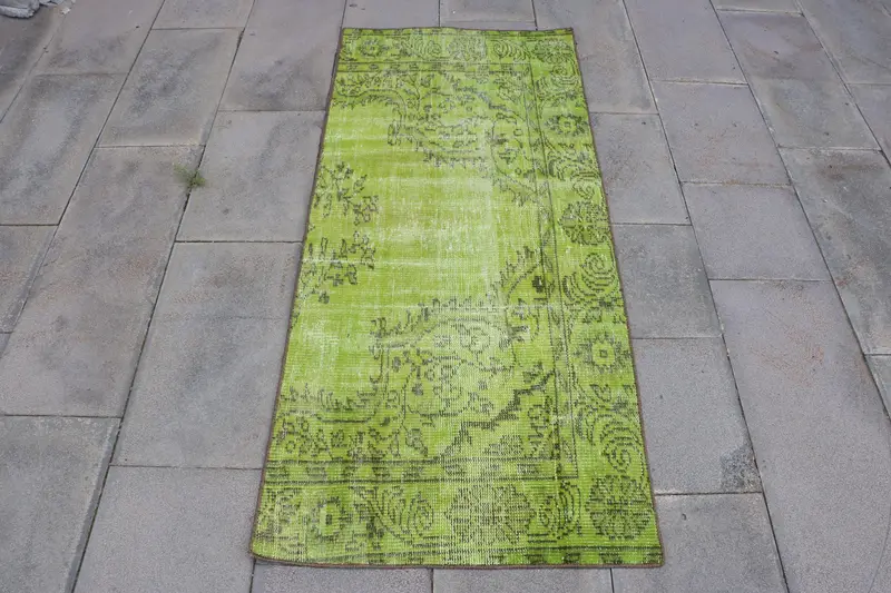 Grün-brauner Karoteppich, 2,3 x 5,3 Fuß, schickes Dekor
