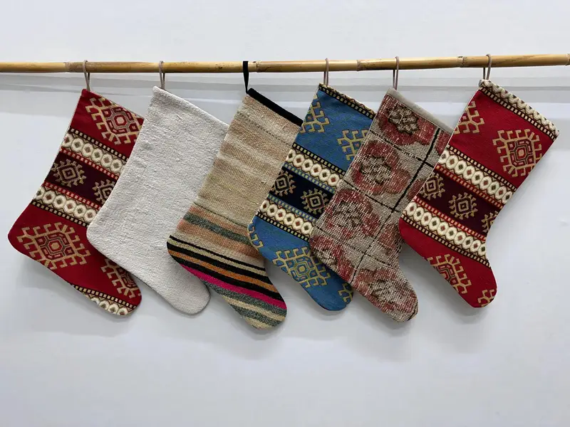 Patrón de adornos navideños festivos, calcetín navideño de 8 pulgadas de ancho