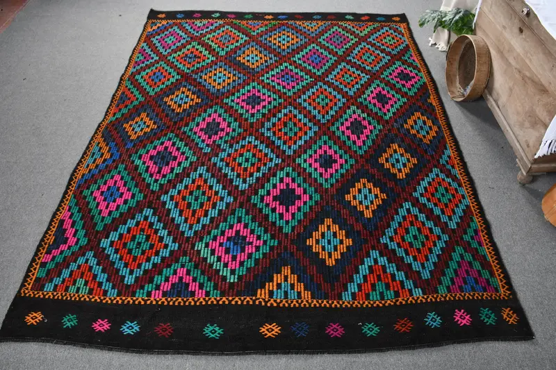 パープル & グリーンの水玉模様のラグ、7 x 9 フィートのシックな装飾