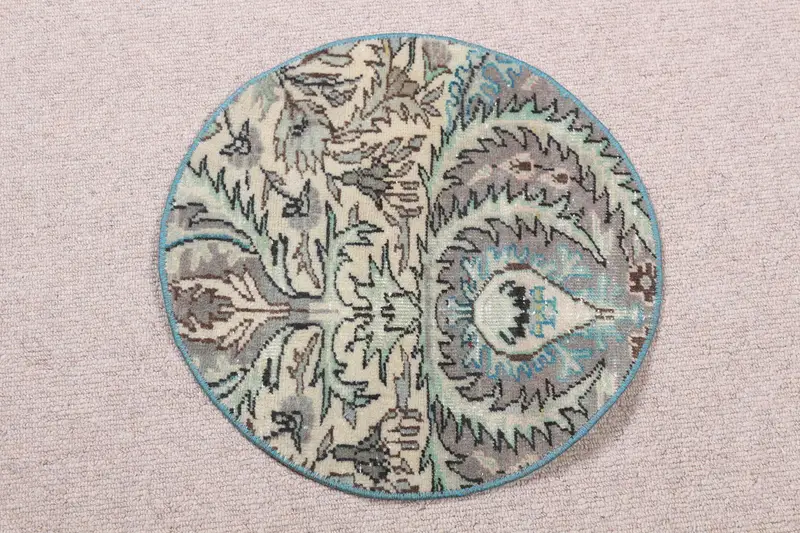 1,4 x 1,4 Fuß großer beigefarbener Karoteppich, elegantes Design in Beige und Braun