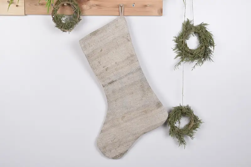 Şenlikli Noel Süsleri Deseni, 19 İnç Geniş Tatil Çorabı