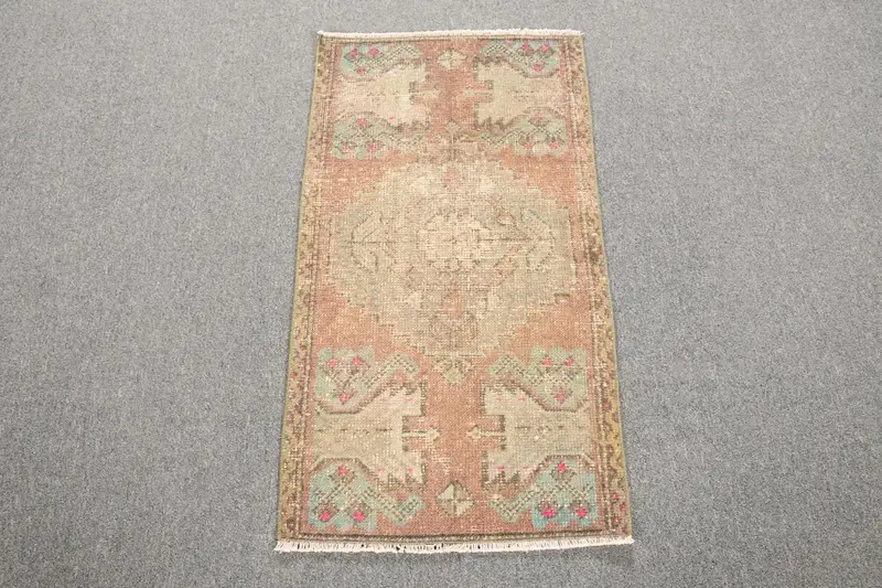 Türkischer Vintage-Teppich, 1,6 x 2,9 Fuß großer Oushak-Teppich, brauner kleiner massiver Teppich - 1