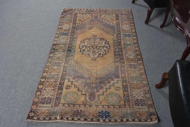 Alfombra floral morada, 3,7x6,3 pies con acento de cachemira amarillo