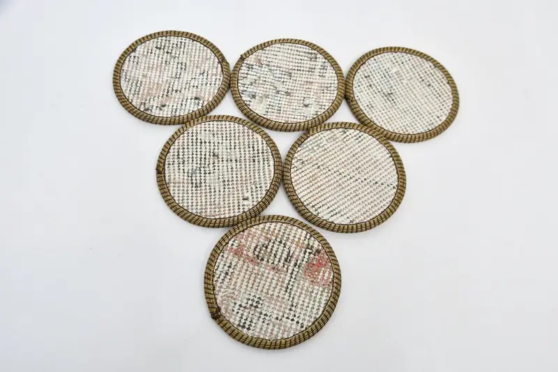 Elegantes posavasos beige y bronce, juego de posavasos de alfombra premium