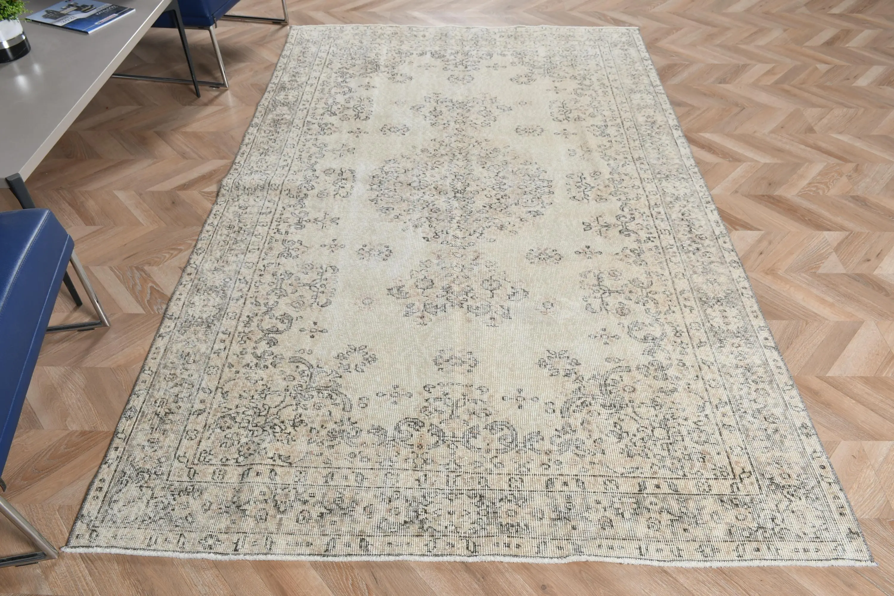 5.3x8.4 ft Türk Halısı, Vintage Büyük Halı, Gri Siyah Çiçekli Yün Halı - 1