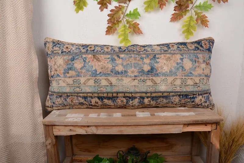 Blaues und beiges Patchwork-Wurfkissen, handgefertigtes besticktes Kissen