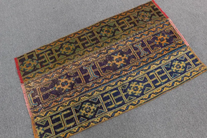 Alfombra de 2,4x3,7 pies, alfombra vintage turca, alfombra de lana con bordes amarillos azules - 1
