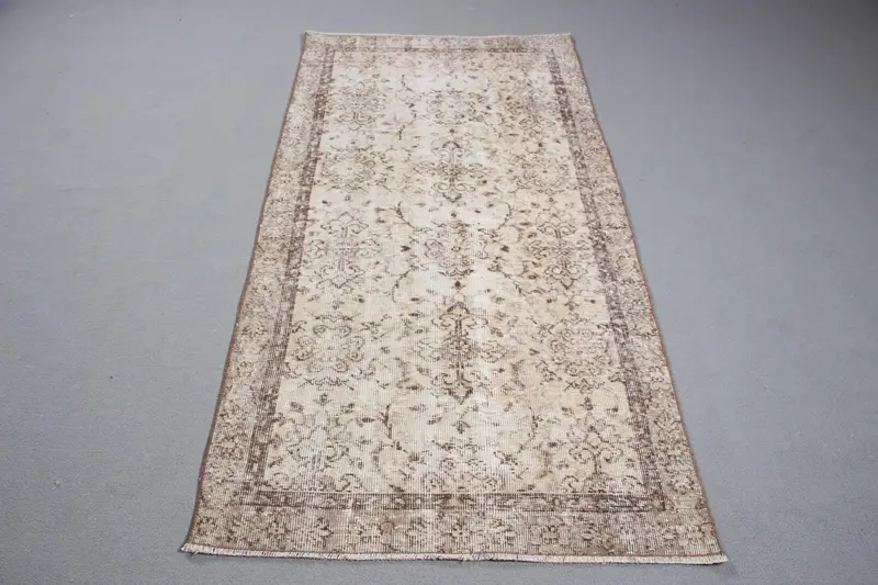 エレガントなベージュ&ブラウンラグ、3.2x6.4フィートのボタニカルデザイン