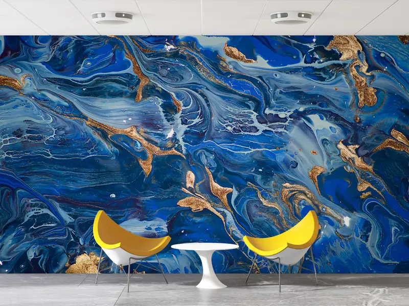 エレガントなネイビーブルーとゴールドのきらめく高級プリント壁紙