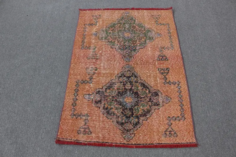 オレンジとグリーンのラグ、2.8x3.9フィートの幾何学模様の花柄デザイン