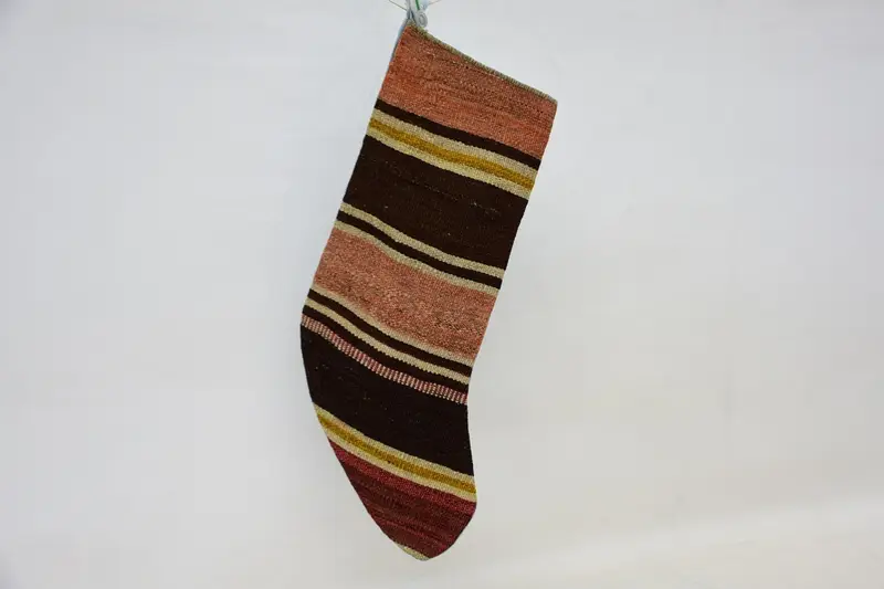 Kahverengi ve Kırmızı Noel Süsleri Çorabı, 9 İnç Geniş Tatil Dekoru