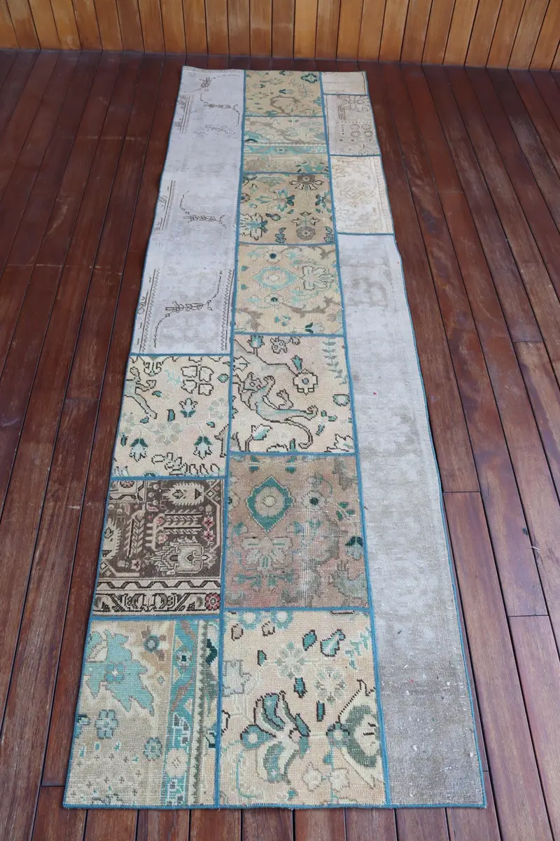 Handgefertigter orange-grüner Teppich mit Tiermotiv, 2,5 x 9 Fuß