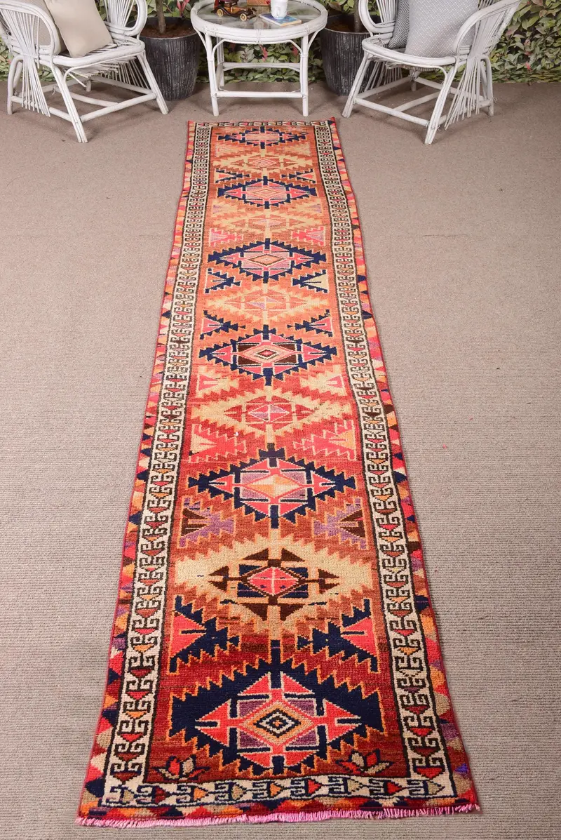 Vintage 2,5x12,1 ft Teppich, türkischer Herki-Teppich, roter Patchwork-Teppich aus Wolle - 1